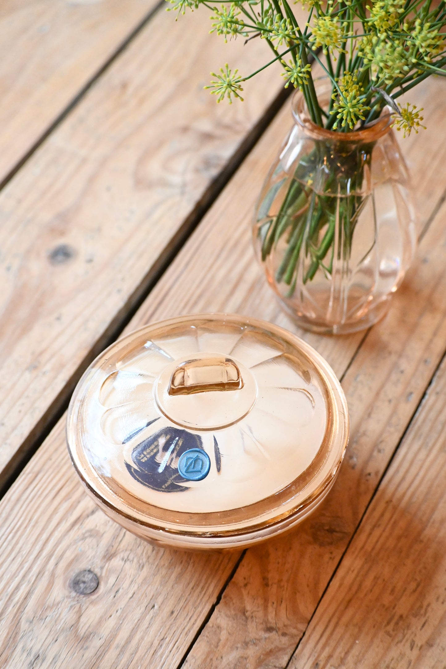 Boite en verre art déco rose