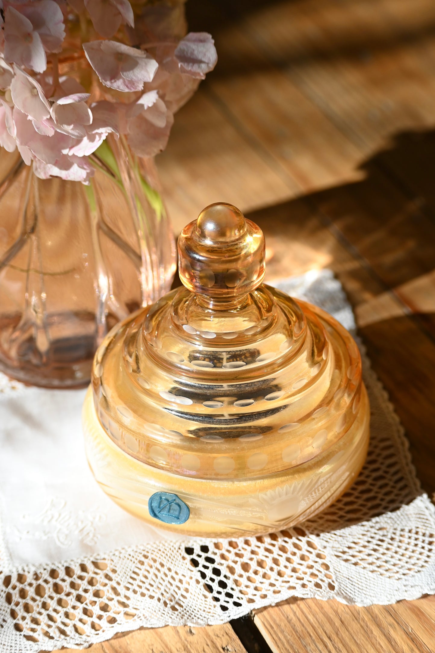 Petite boite en verre ciselé