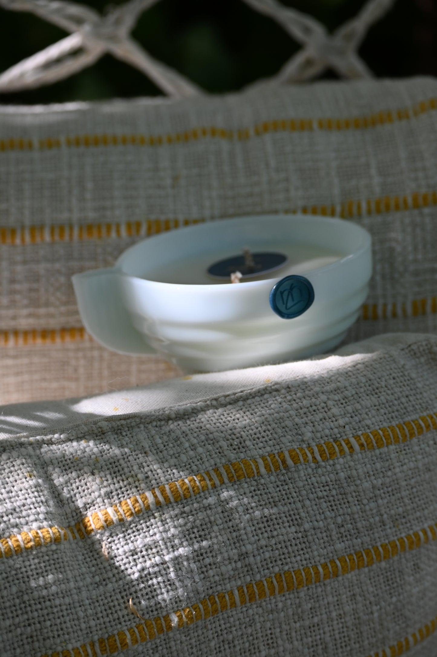 Tasse art déco opaline
