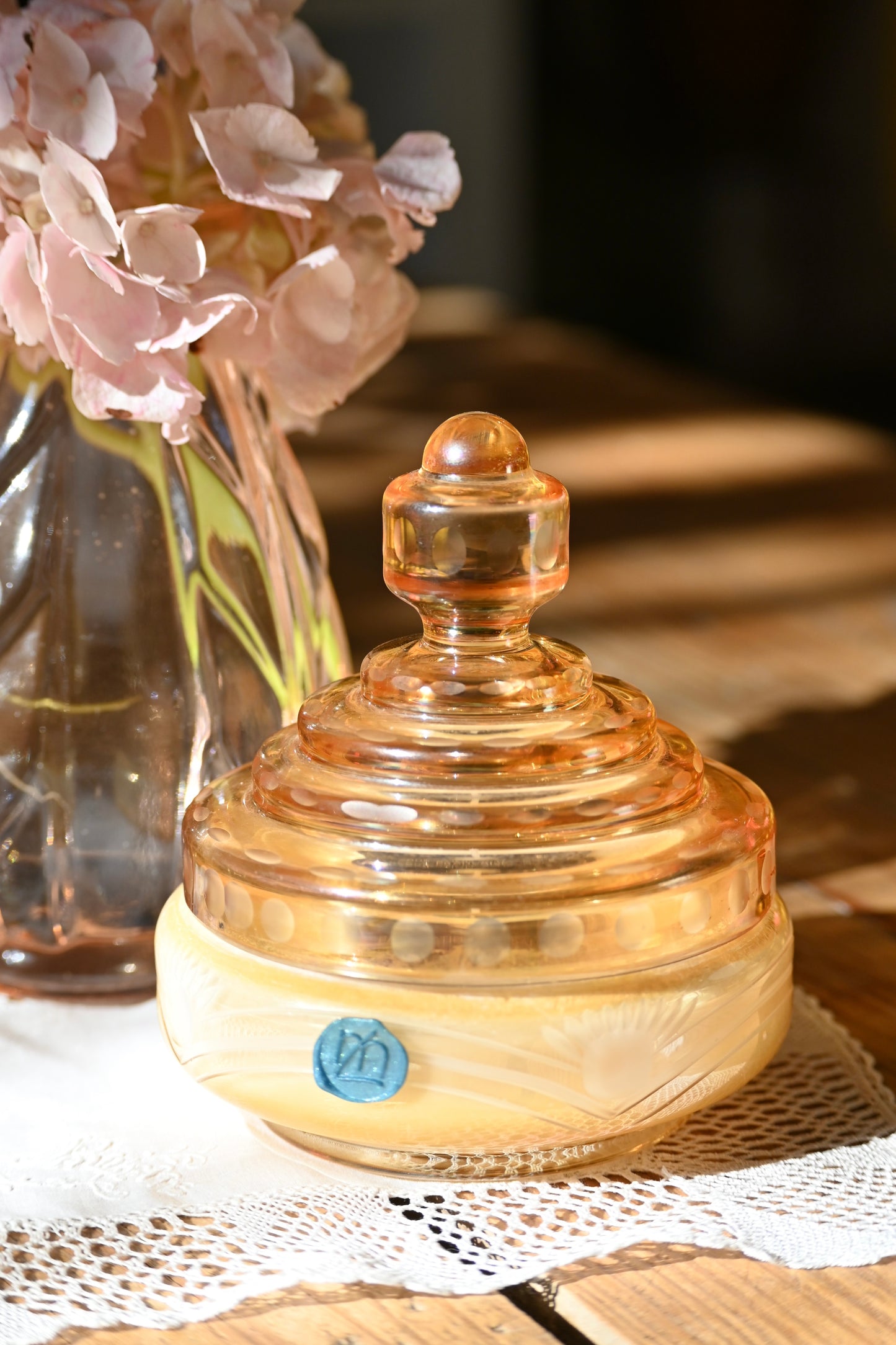 Petite boite en verre ciselé