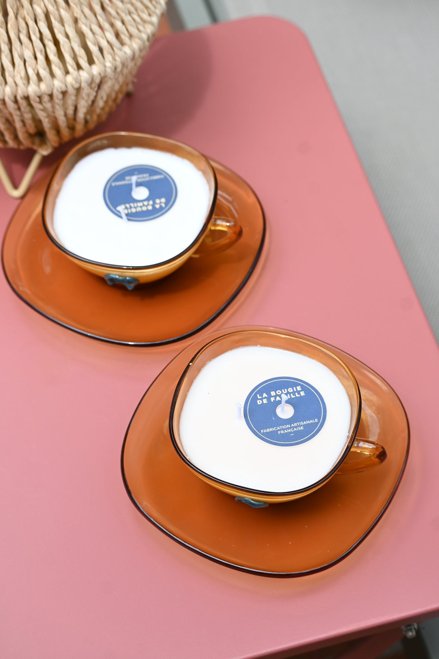 Tasse et coupelle ocre