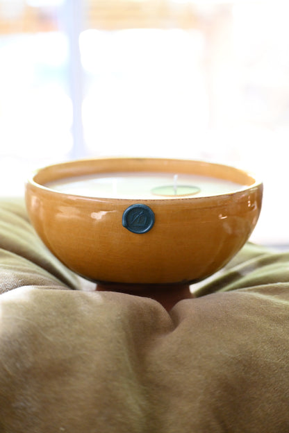 Bol en argile émaillé