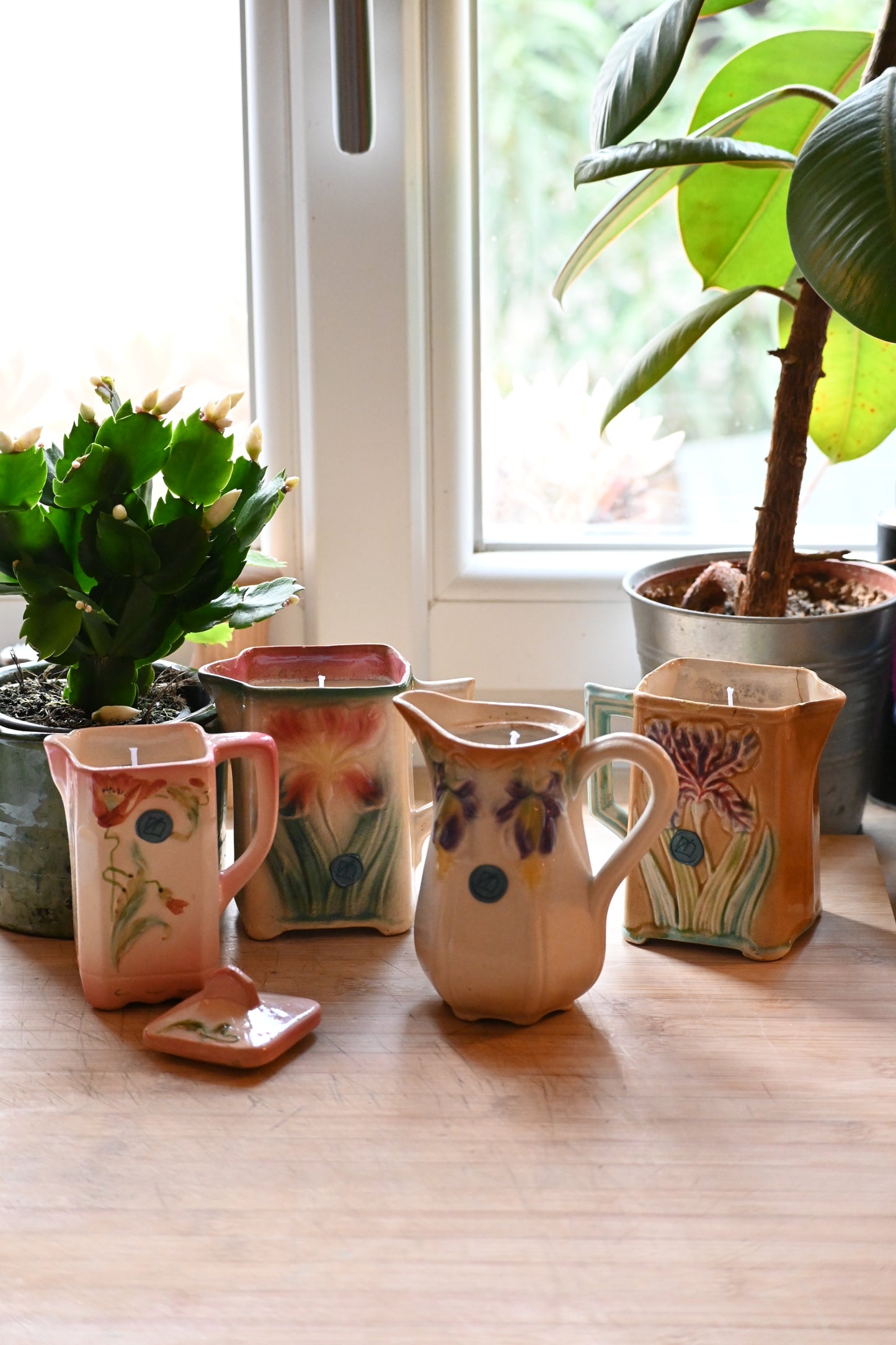 Pot à lait barbotine iris