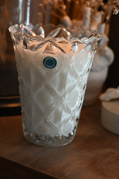 Petit vase en verre ciselé