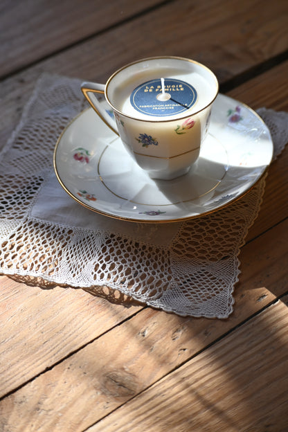 Tasse et coupelle fleurie