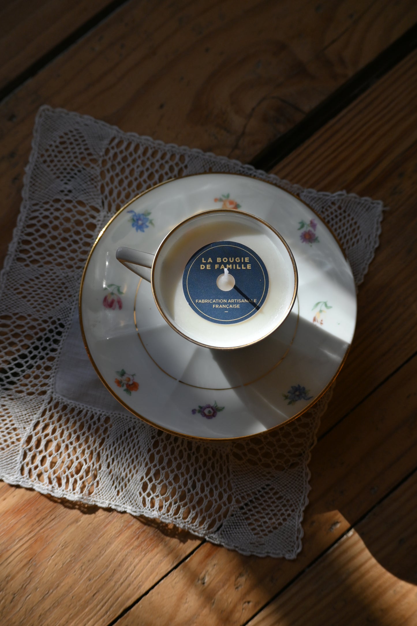 Tasse et coupelle fleurie