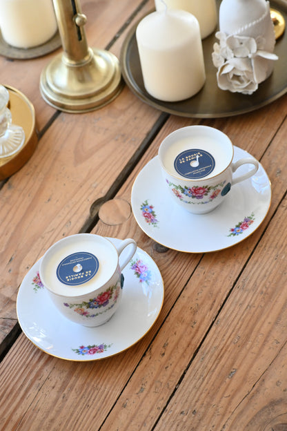 Tasse et coupelle fleurie