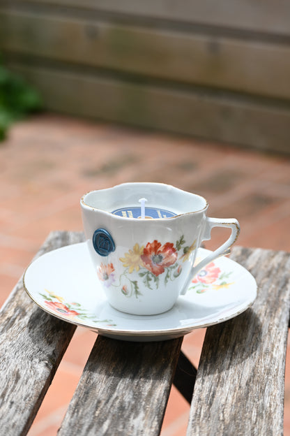 Tasse et coupelle fleuries