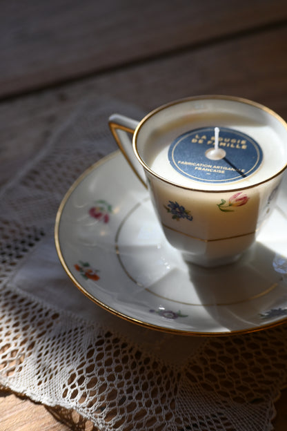 Tasse et coupelle fleurie