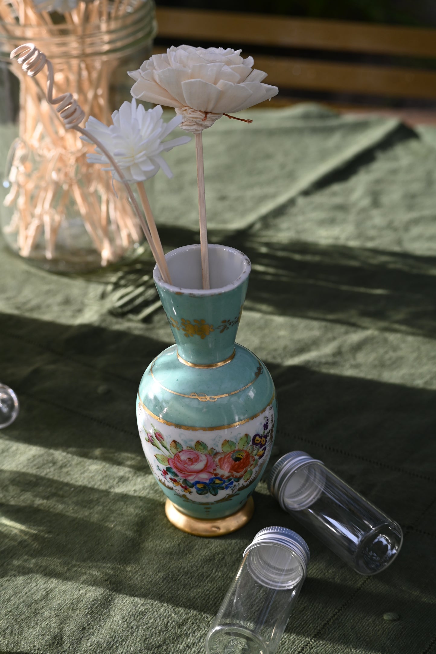 Soliflore porcelaine fleuri