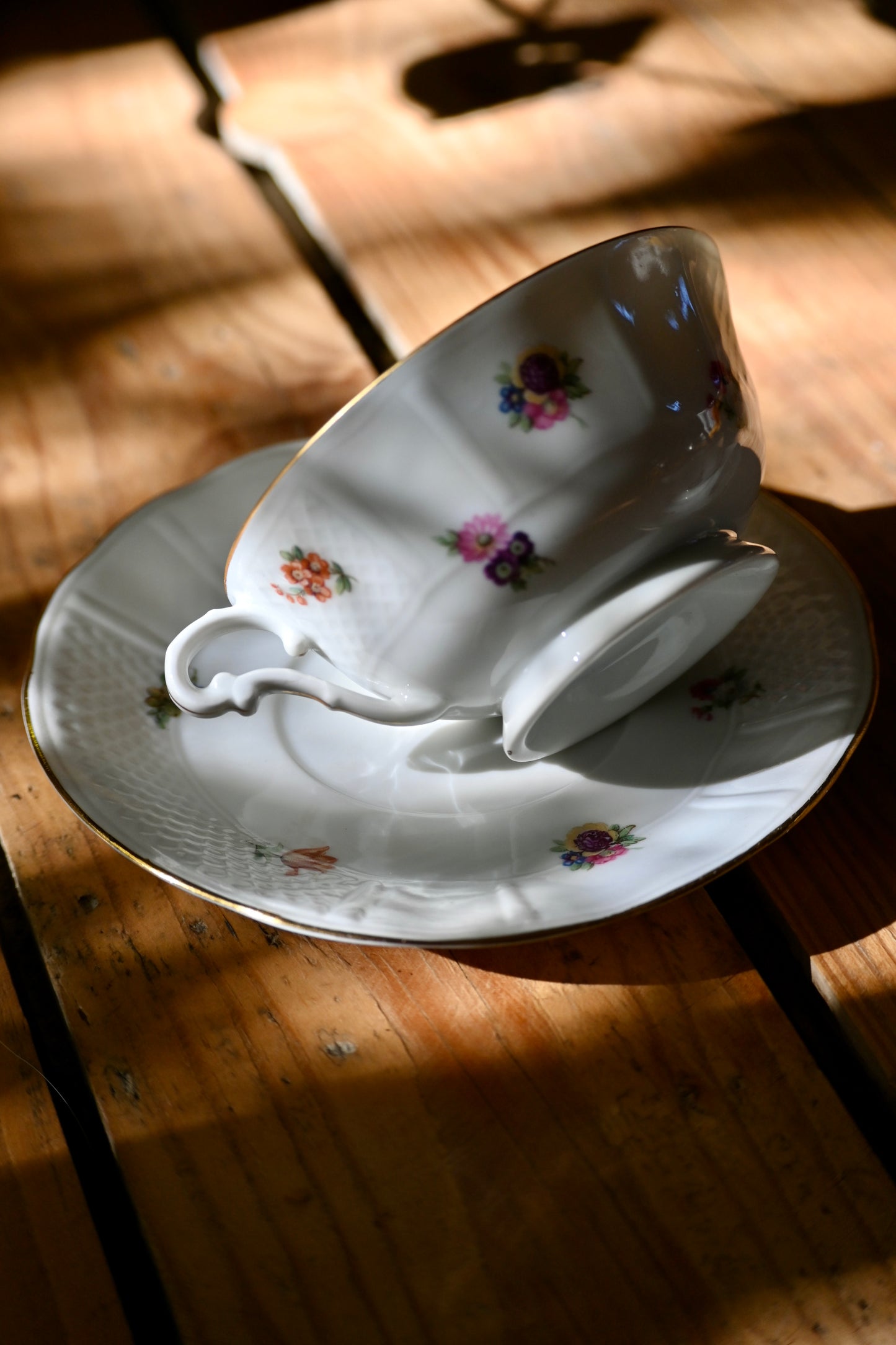 Tasse et coupelle fleurie