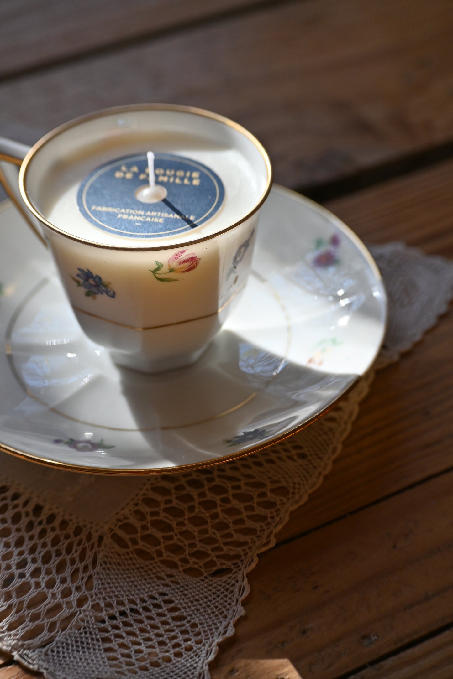 Tasse et coupelle fleurie