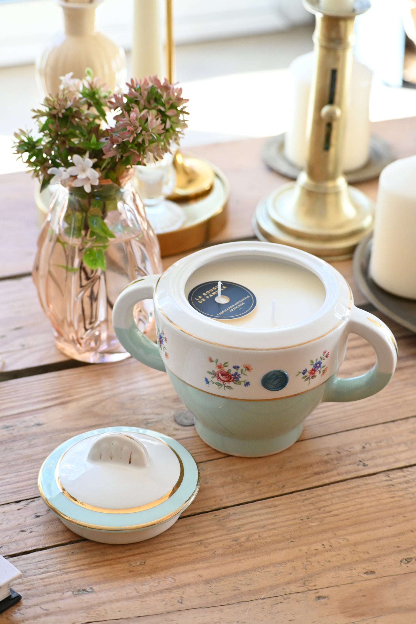 Sucrier turquoise et petites fleurs