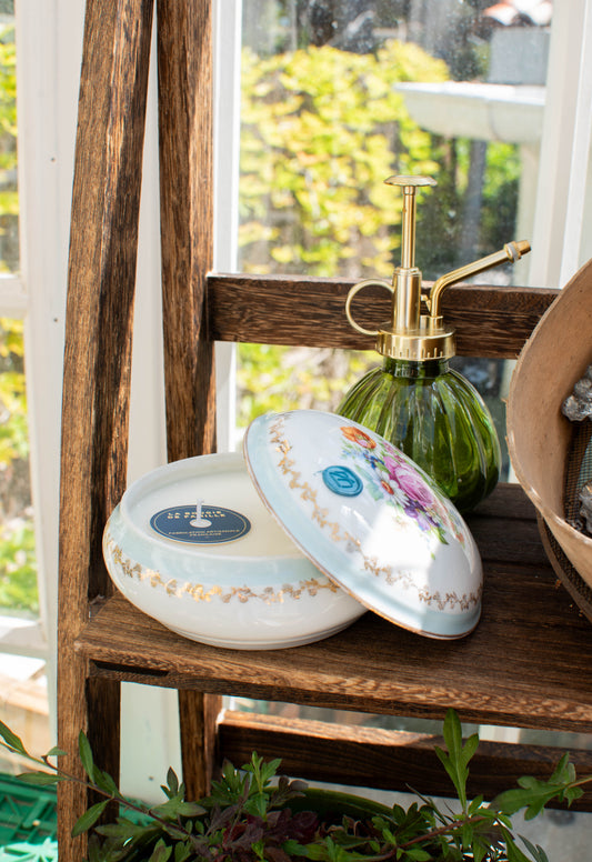 Boîte en porcelaine fleurie