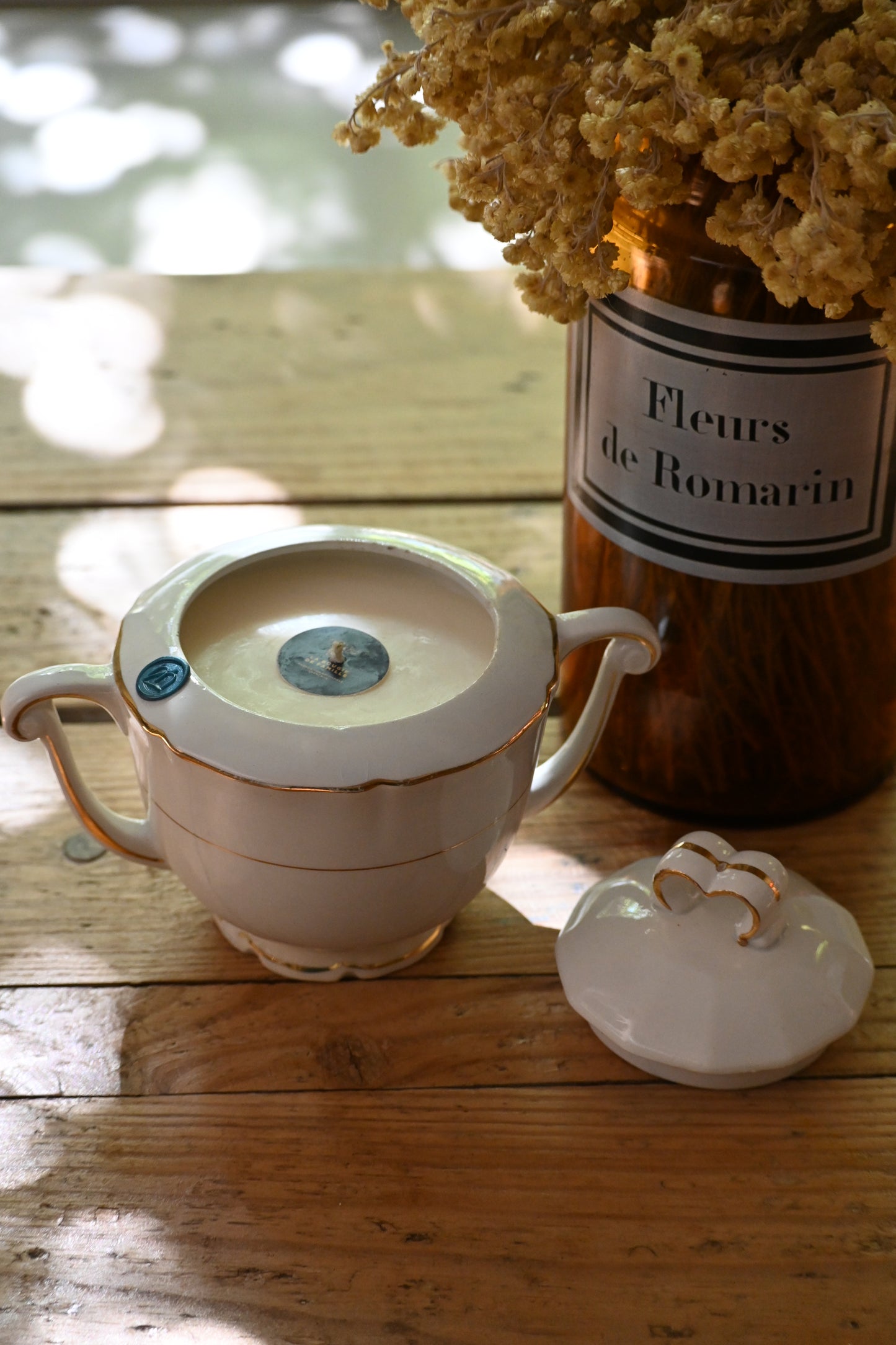 Sucrier beige et doré