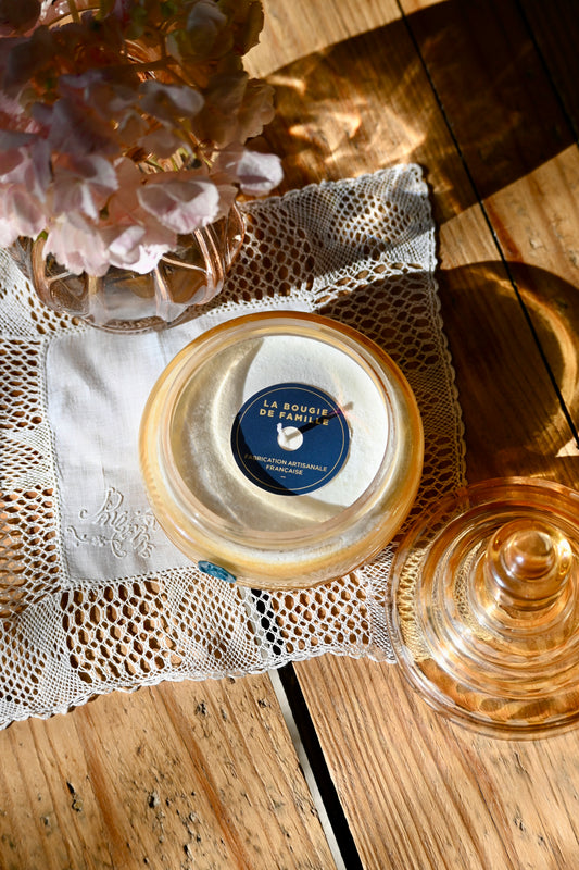 Petite boite en verre ciselé