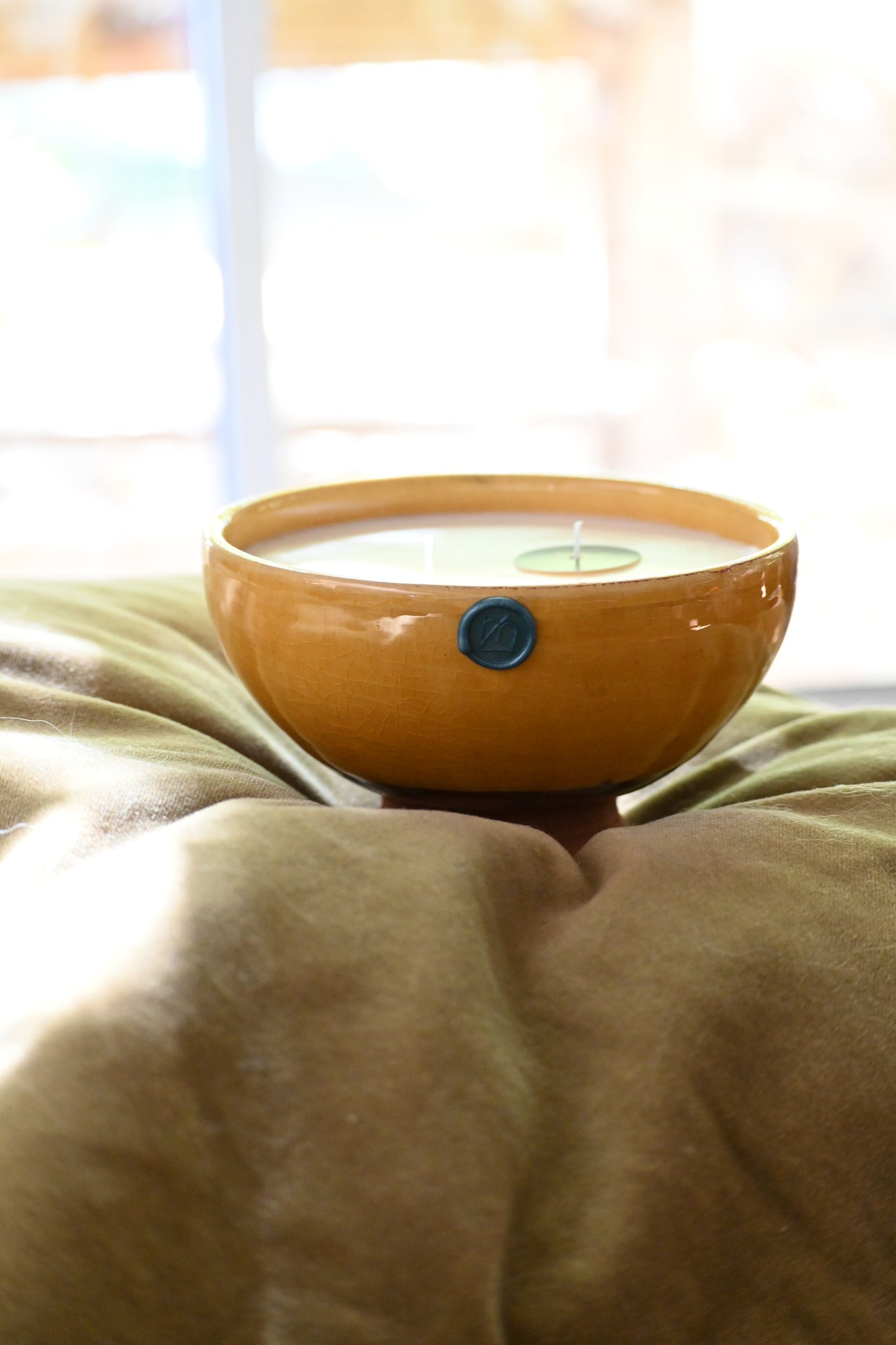 Bol en argile émaillé