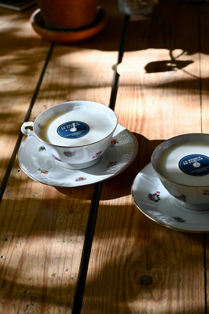 Tasse et coupelle fleurie