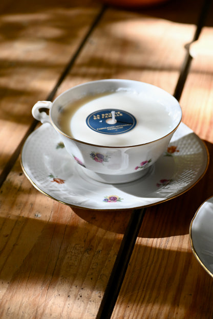 Tasse et coupelle fleurie