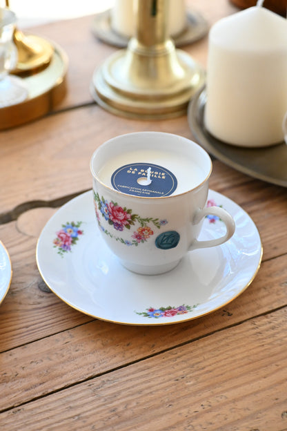 Tasse et coupelle fleurie