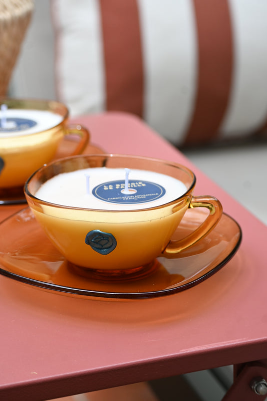Tasse et coupelle ocre
