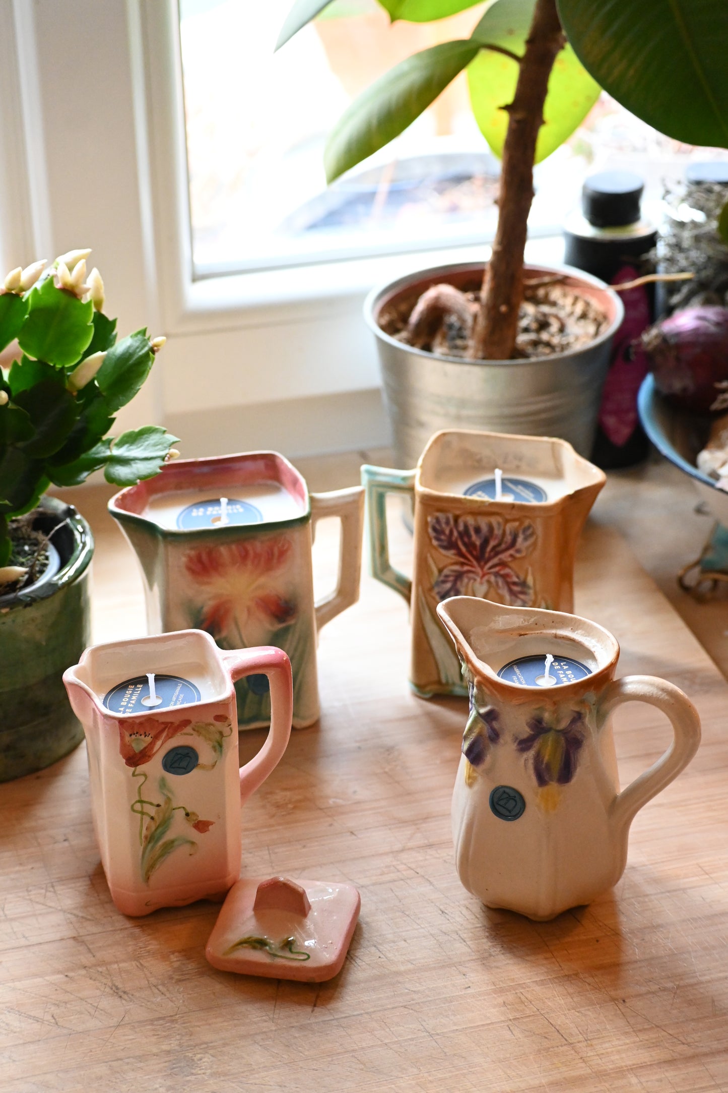 Pot à lait barbotine iris