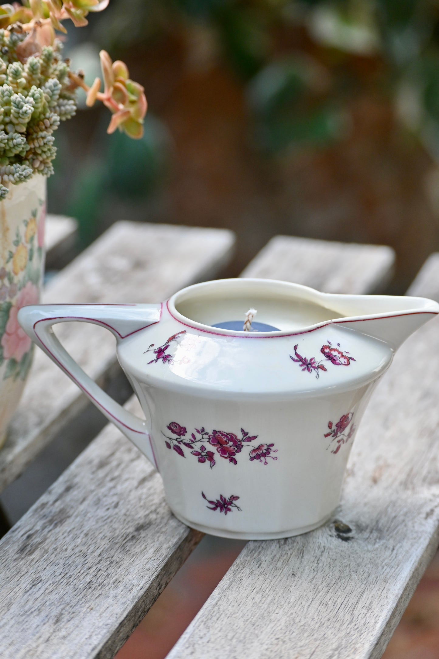 Pot à lait petites fleurs bordeaux