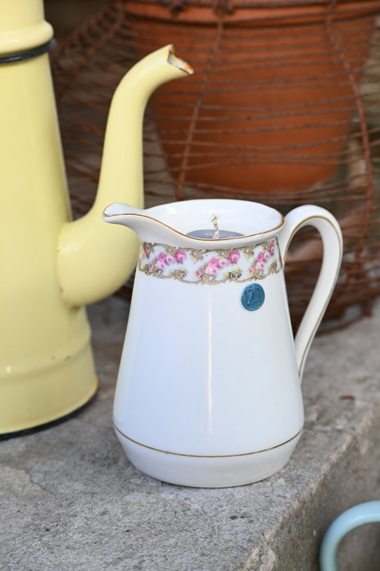 Pot à lait fleuri
