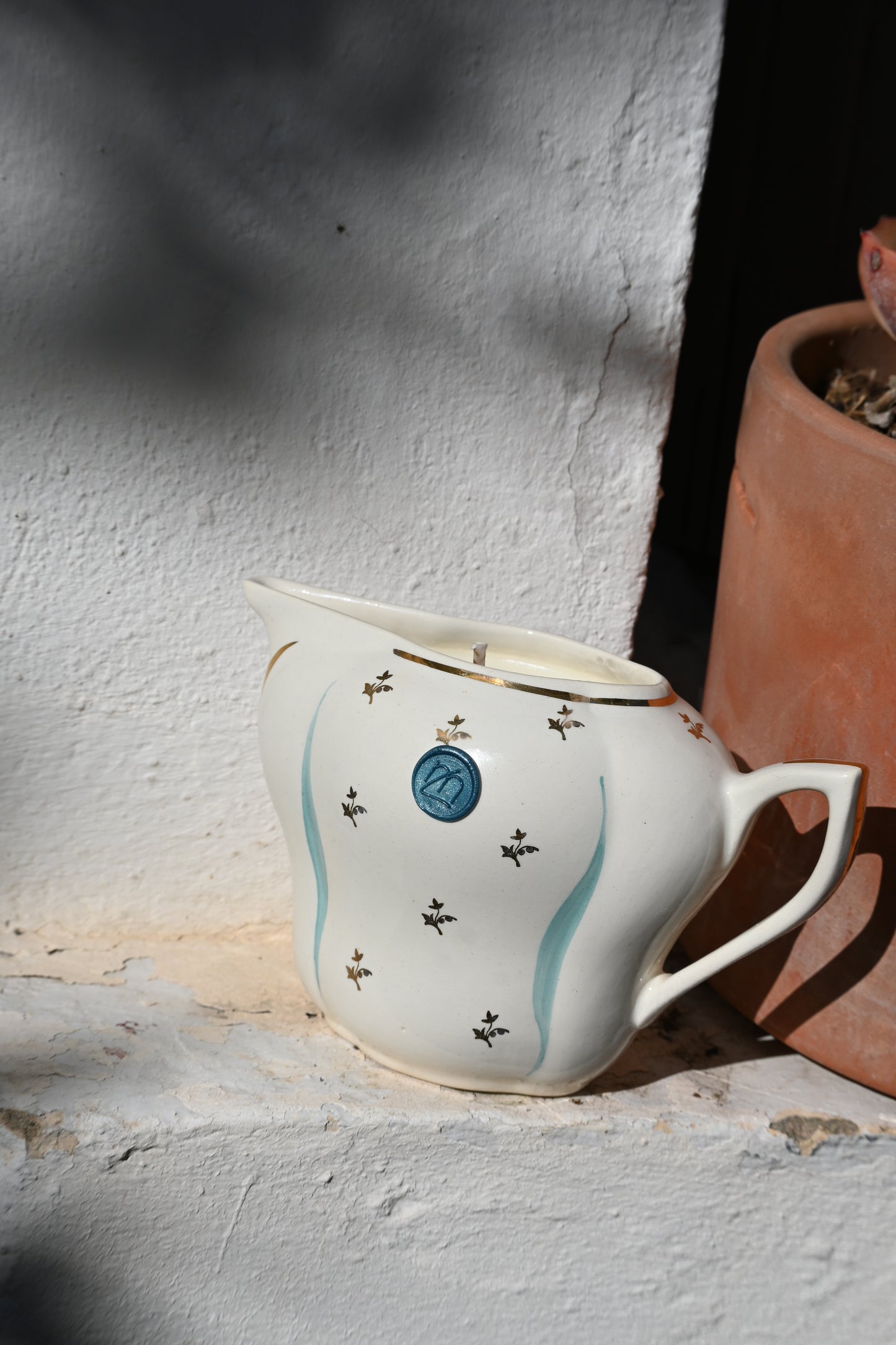 Pot à lait bleu doré