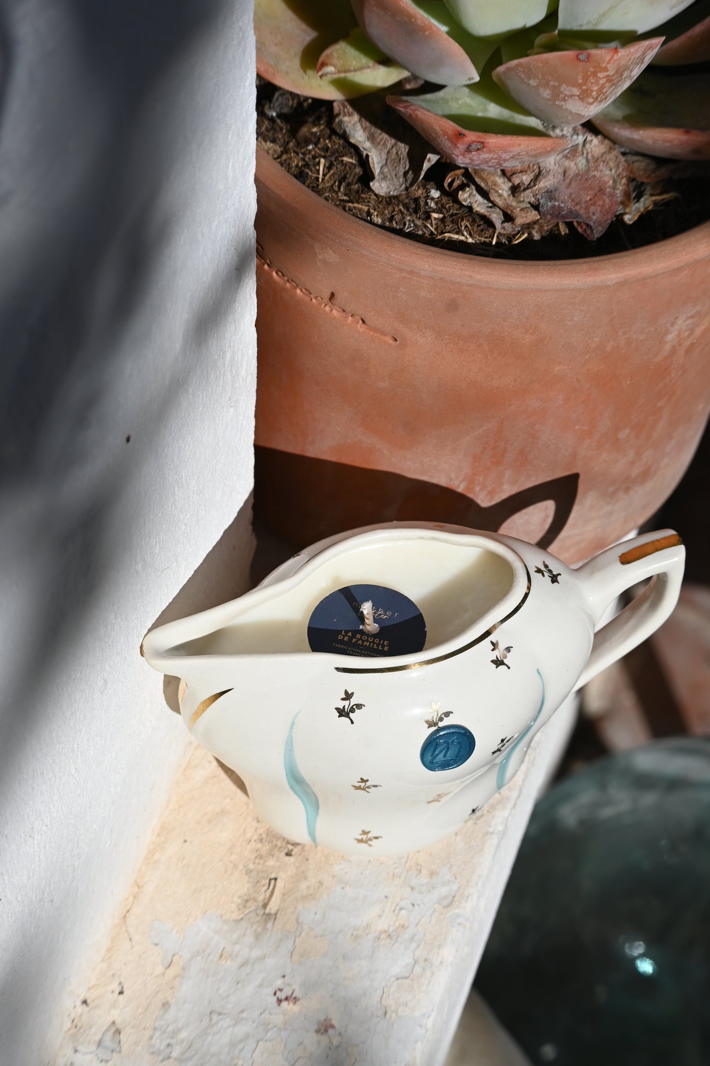 Pot à lait bleu doré