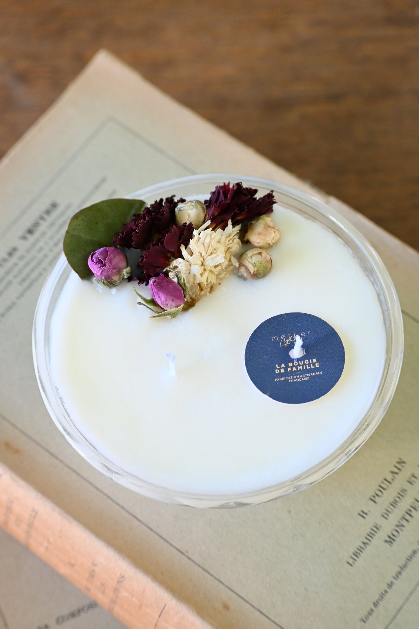 Coupelle ciselée et fleurs séchées