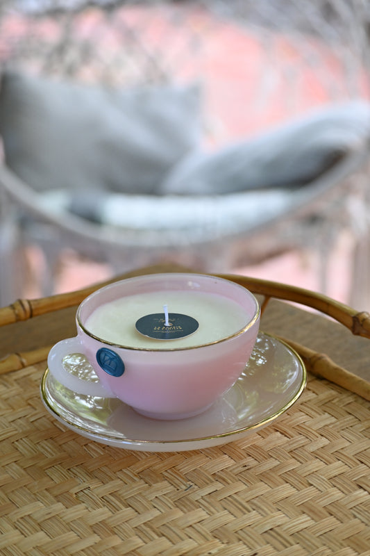 Tasse et coupelle rose opaque dorée
