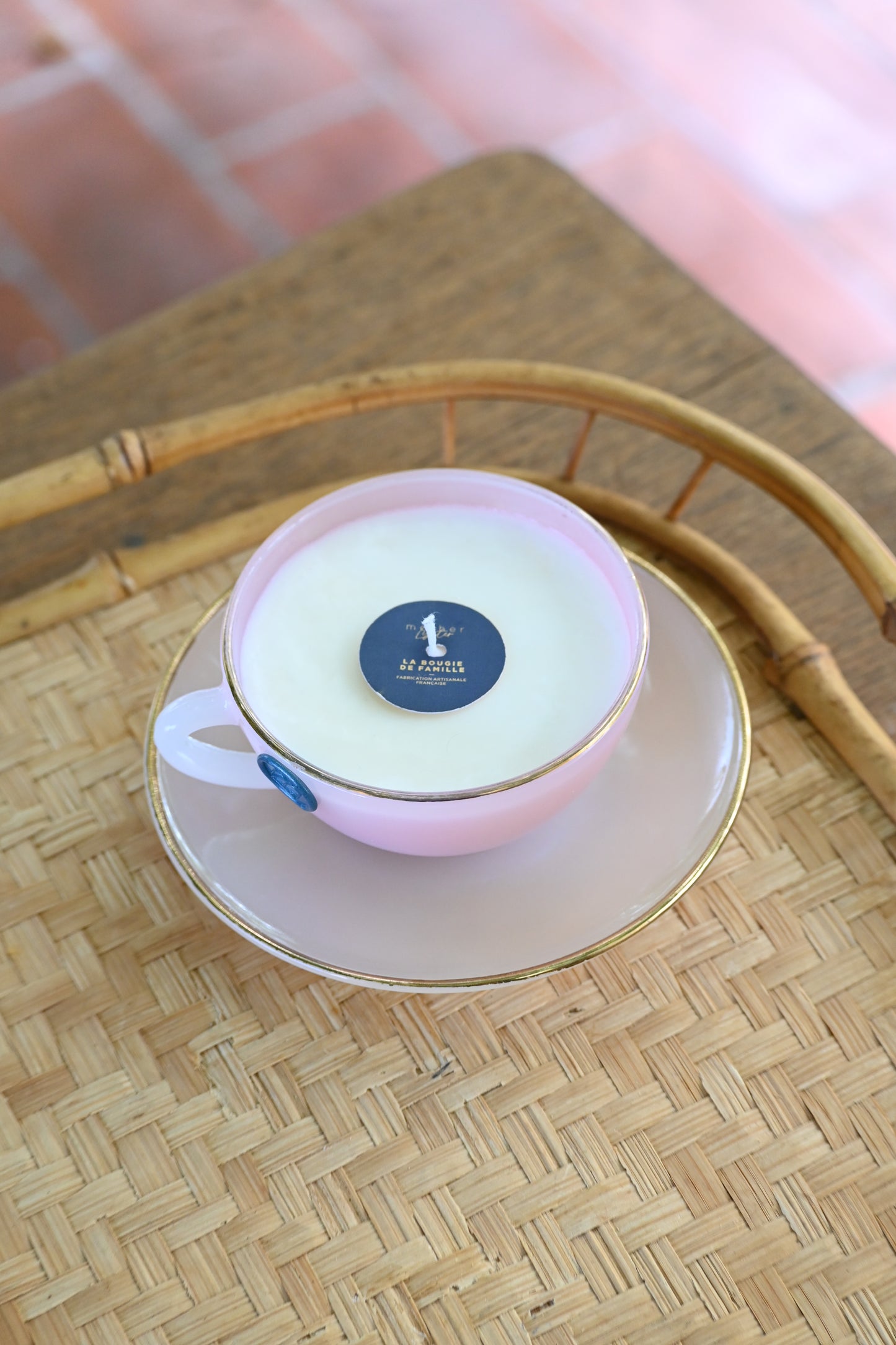 Tasse et coupelle rose opaque dorée