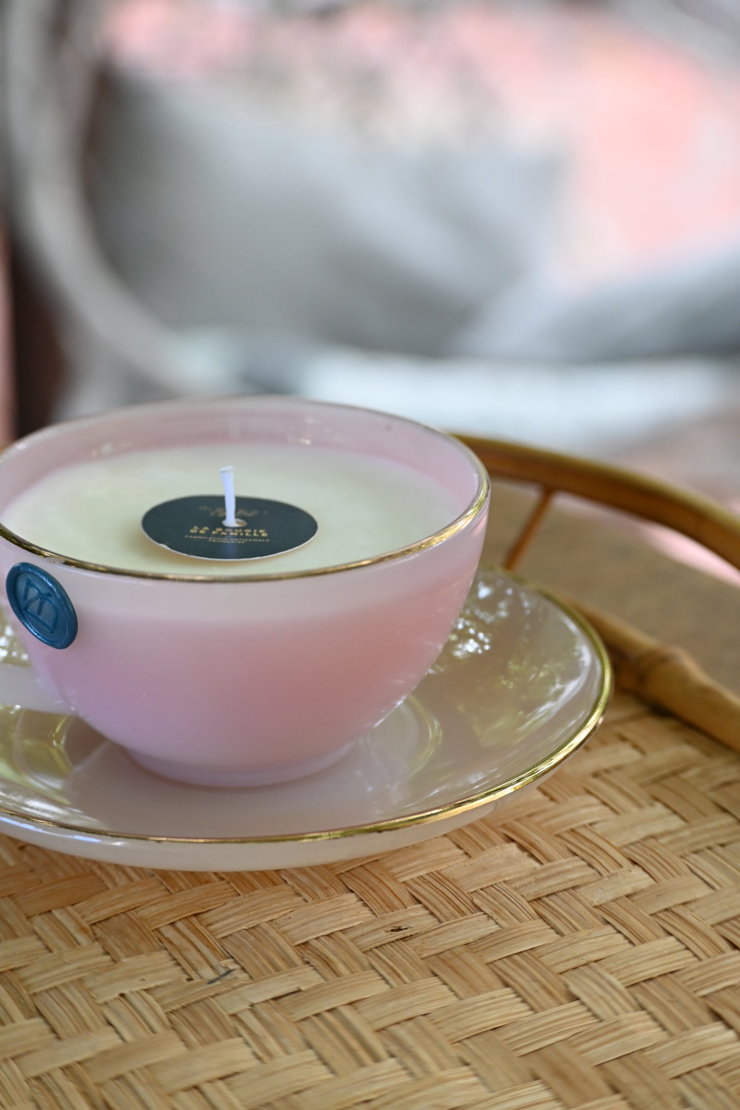 Tasse et coupelle rose opaque dorée