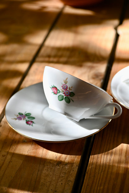 Tasse et coupelle bouton de rose