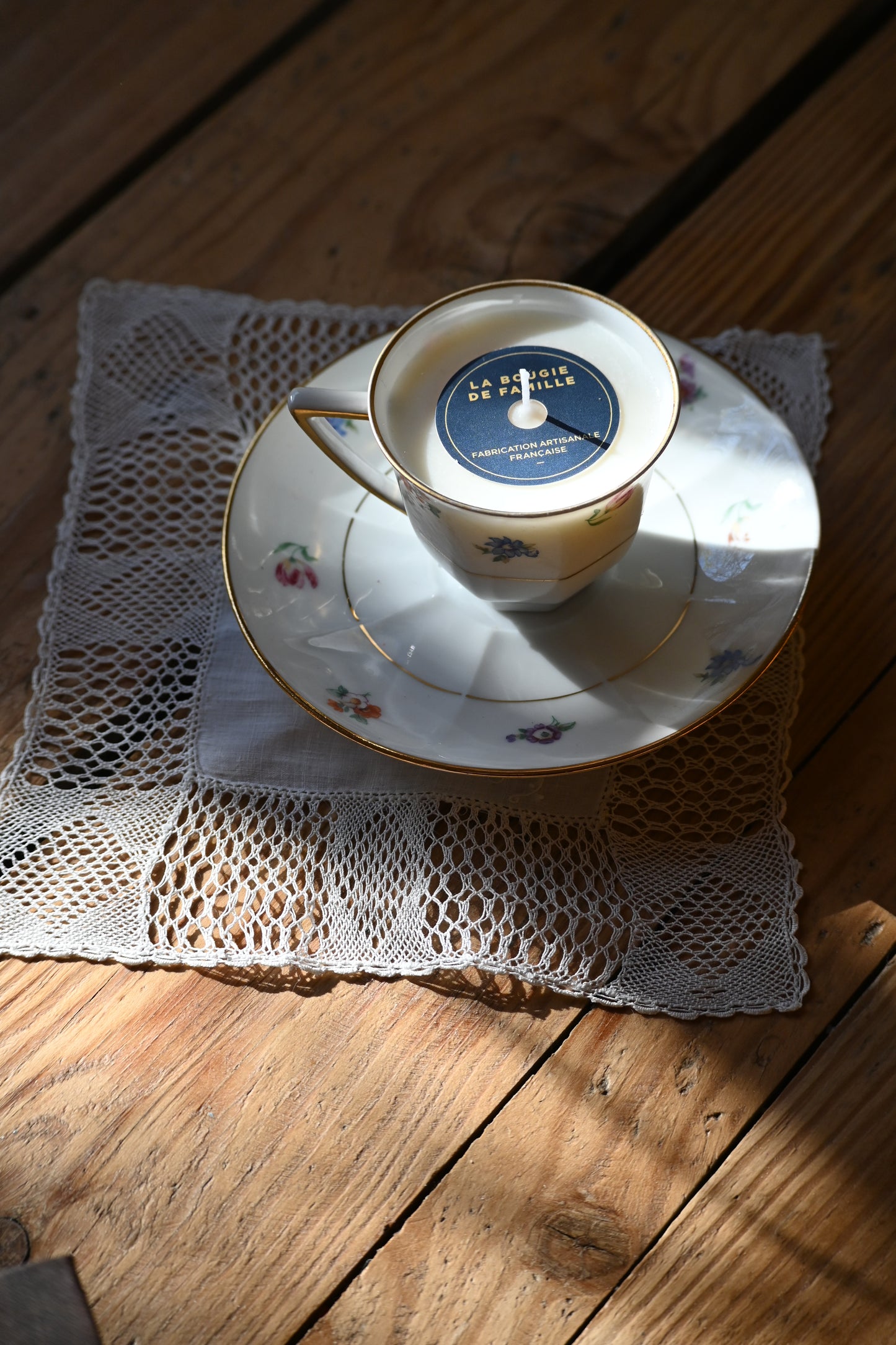 Tasse et coupelle fleurie