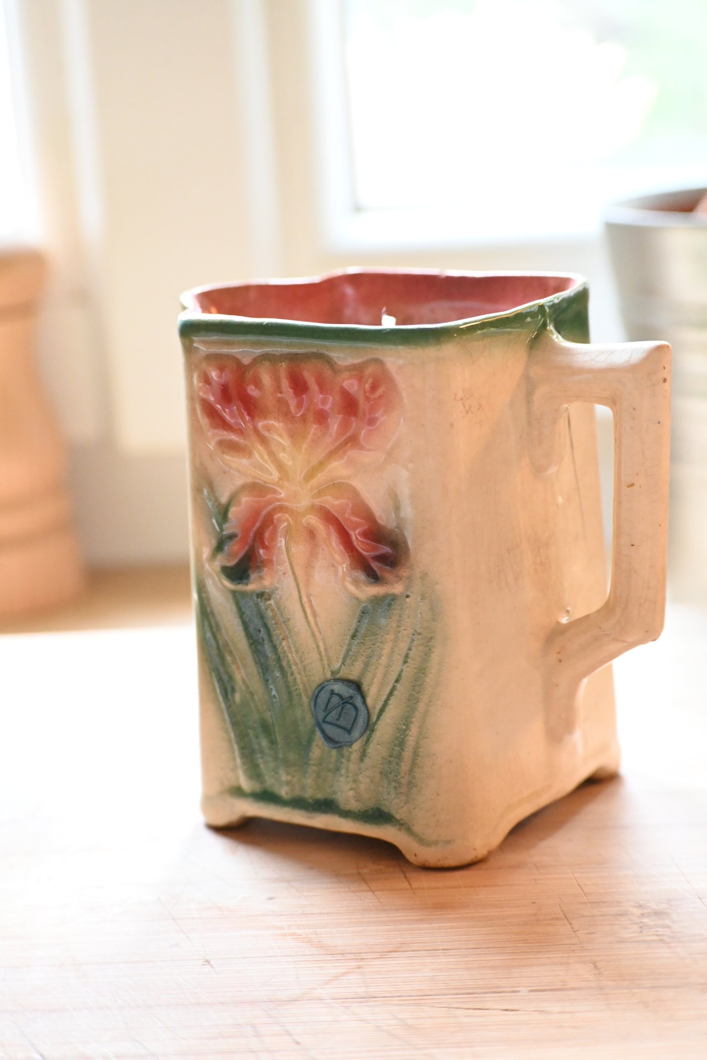 Pot à lait barbotine iris