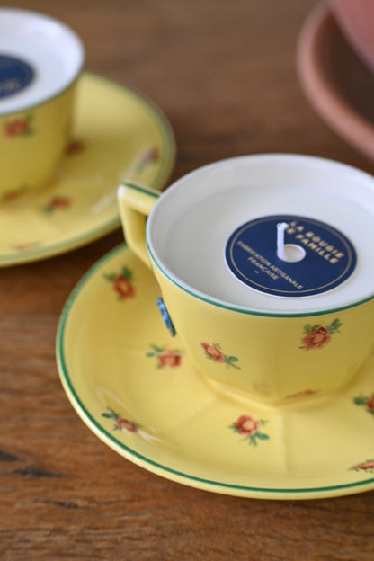 Tasse et coupelle jaune
